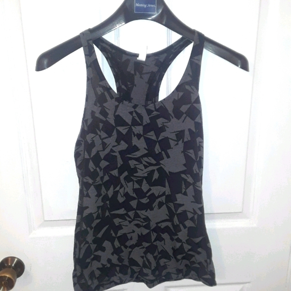 𝅺under armour tee back tank top size small